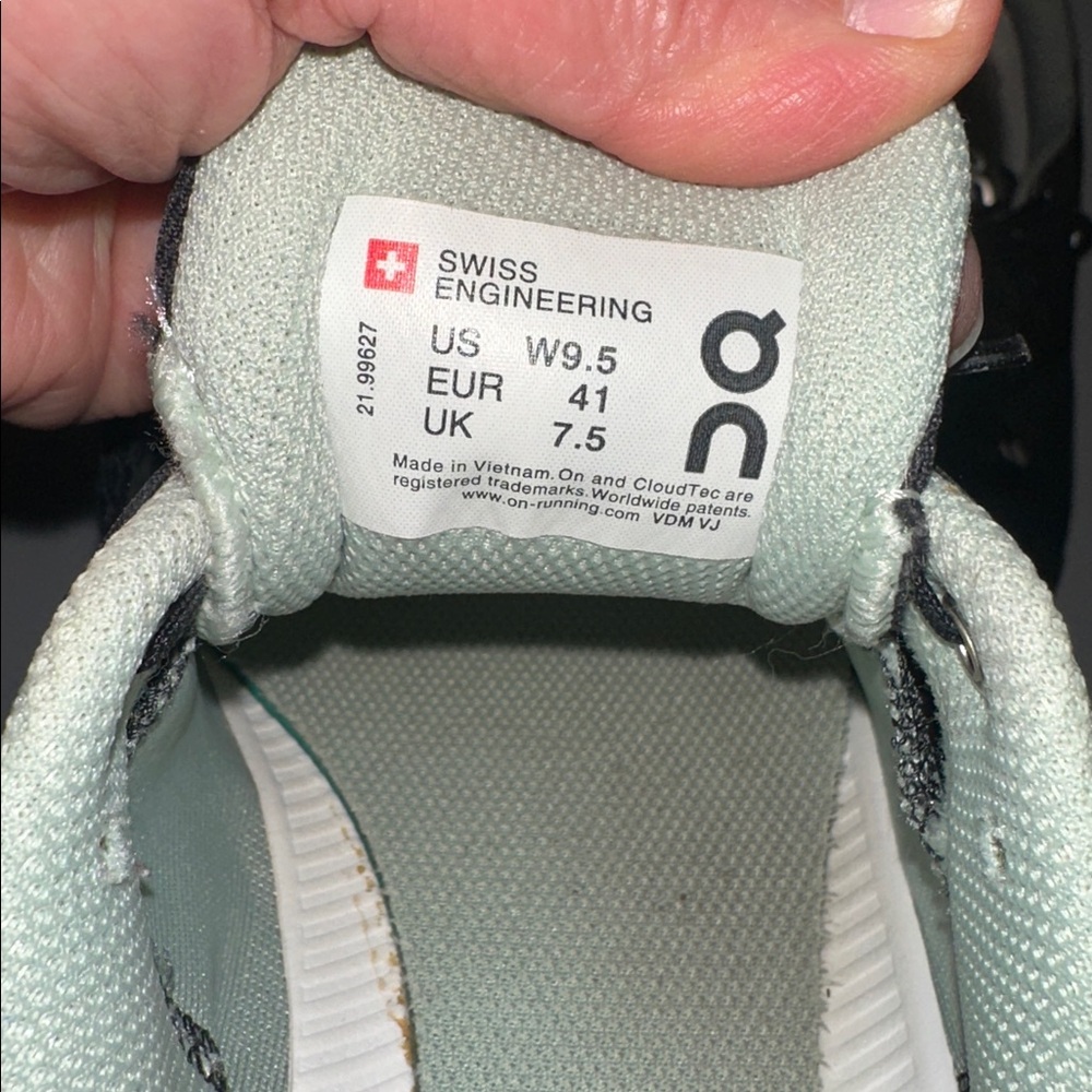 On Running Cloud Shoes - Black and Mint - Picture 4 of 5